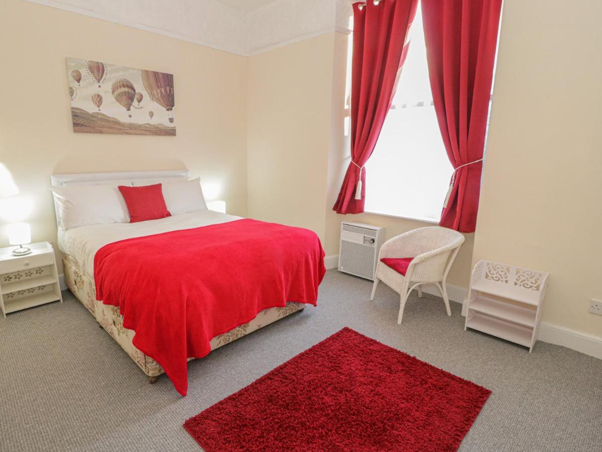 Llys Madoc, First Floor Flat Leilighet Penmaen-mawr Eksteriør bilde