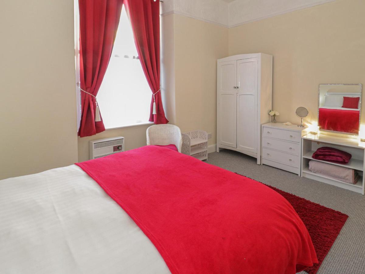Llys Madoc, First Floor Flat Leilighet Penmaen-mawr Eksteriør bilde